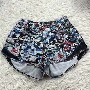 Lululemon Hotty Hot Short II (Long 4") Culture Clash Multi Black / Black